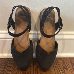 Earth Origins Black Sandals with Ankle Straps